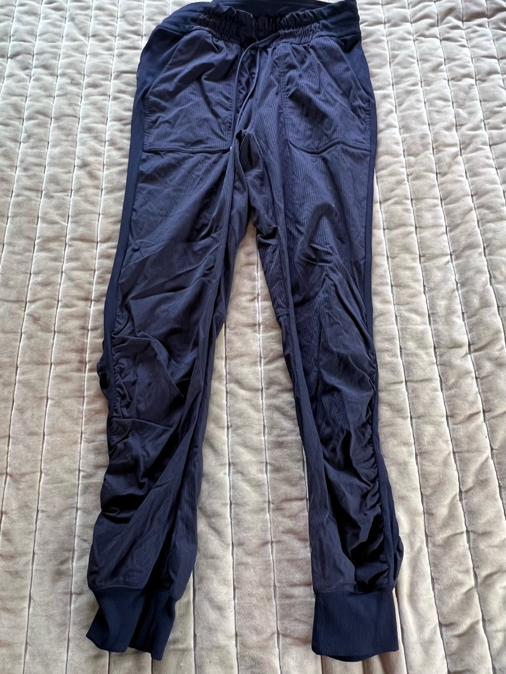 Lululemon women’s dance studio jogger size 6